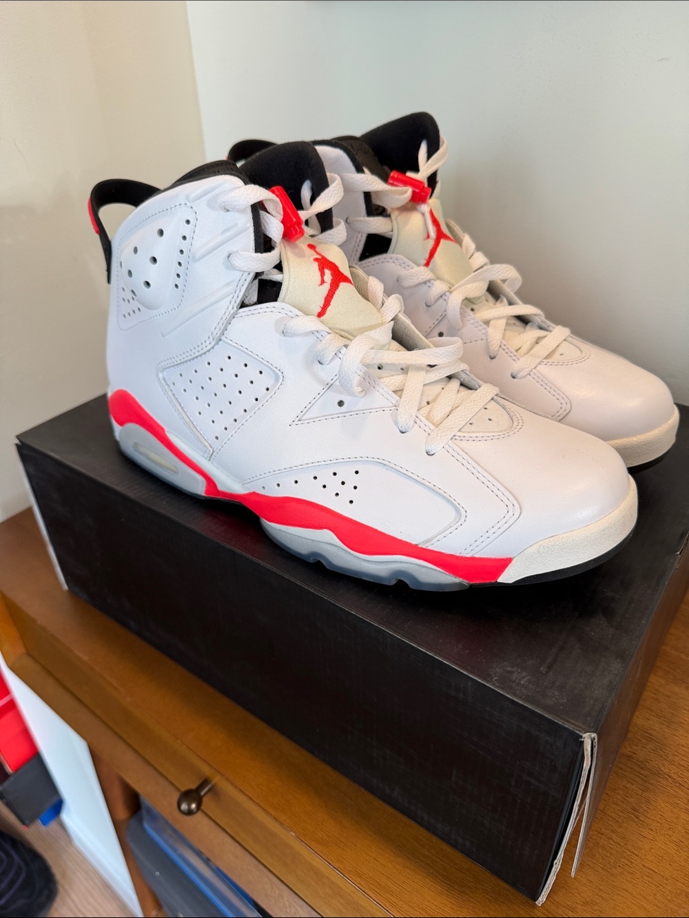 Air Jordan Retro Men's White/Red High-Top Basketball Sneakers